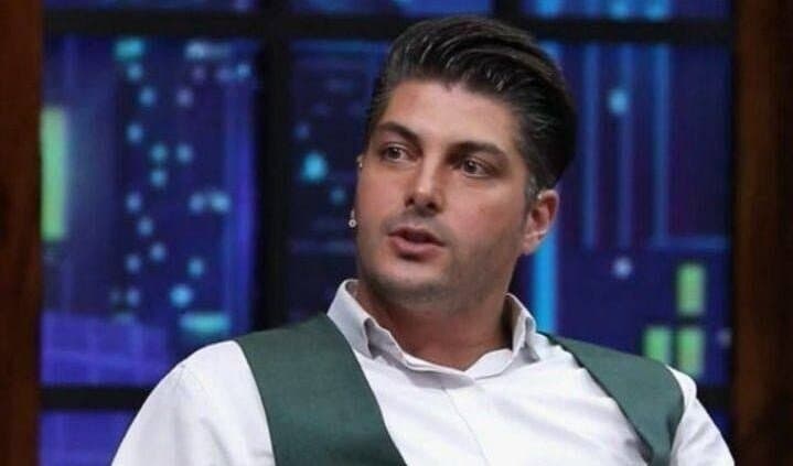 عکس از حسین اسدی مجری برنامه گزارش ورزشی و ستارهساز