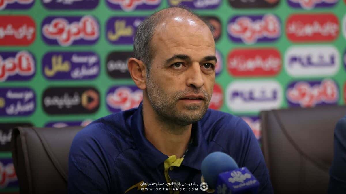 عکس از محرم نویدکیا سرمربی سپاهان