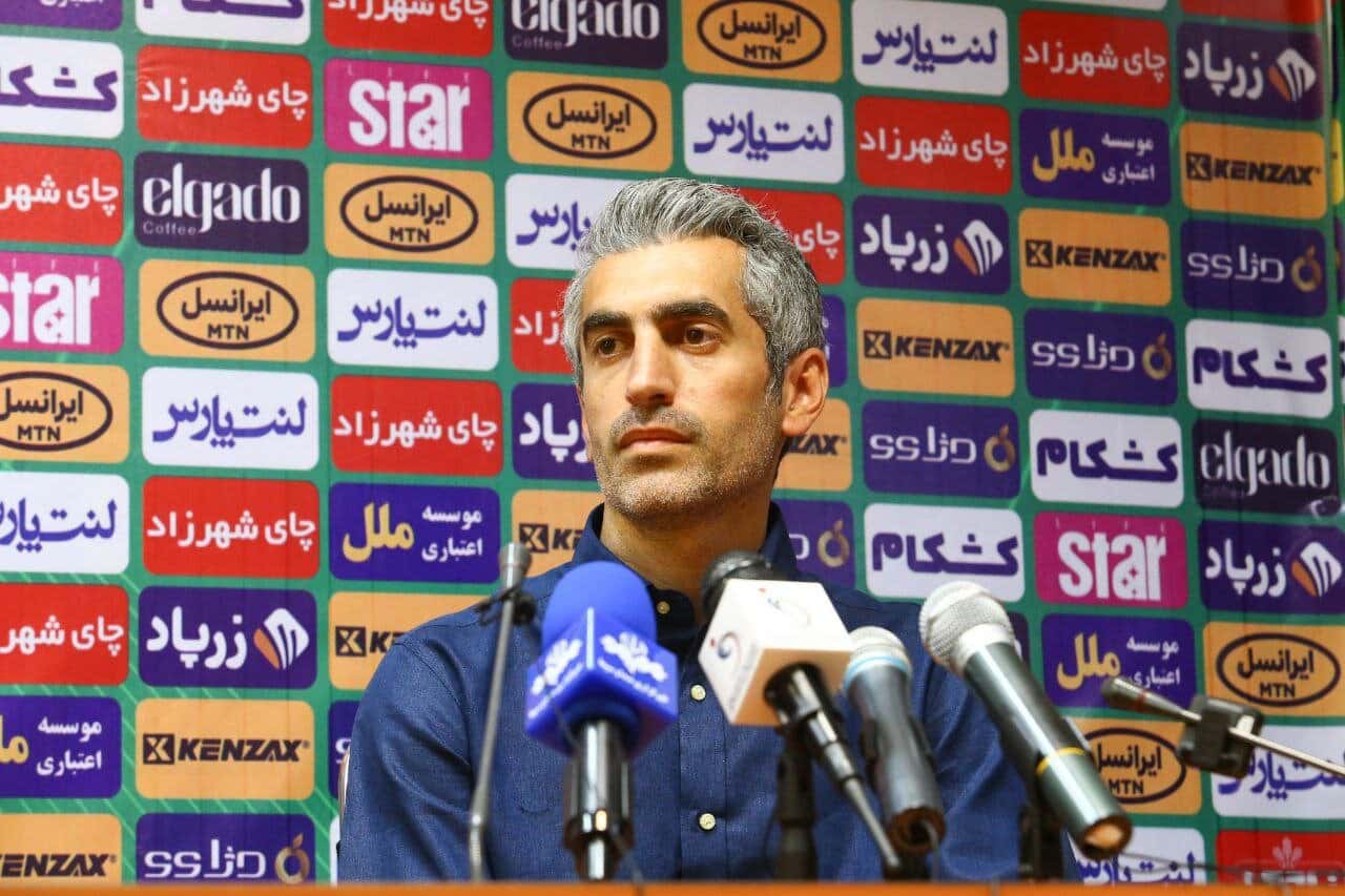 عکس از مجتبی جباری سرمربی مس رفسنجان در کنفرانس خبری