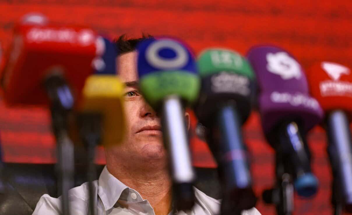 عکس از اوسمار ویرا سرمربی پرسپولیس در کنفرانس خبری بازی با مس رفسنجان
