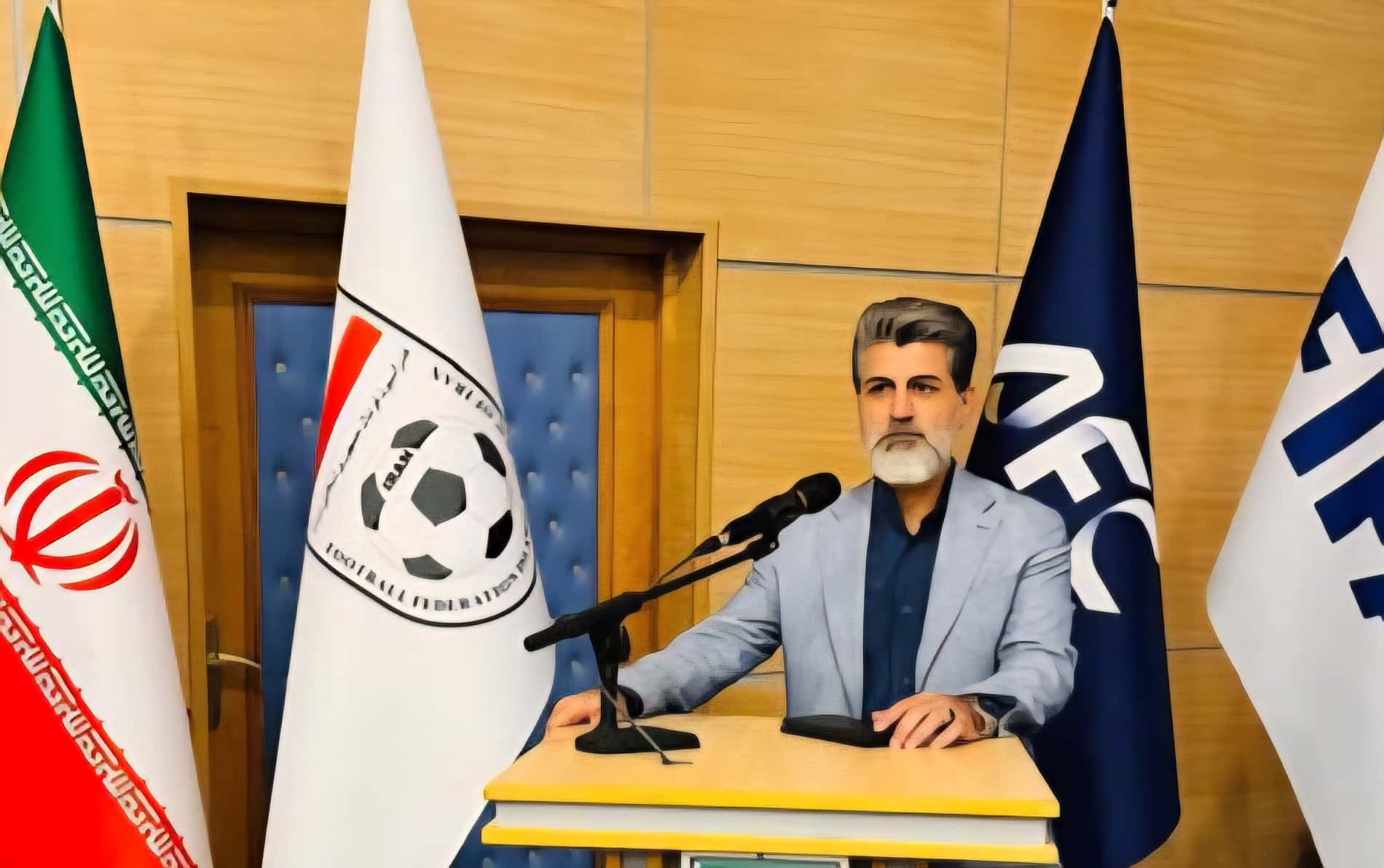 عکس از سید مجتبی طباطبایی معاون حقوقی باشگاه استقلال