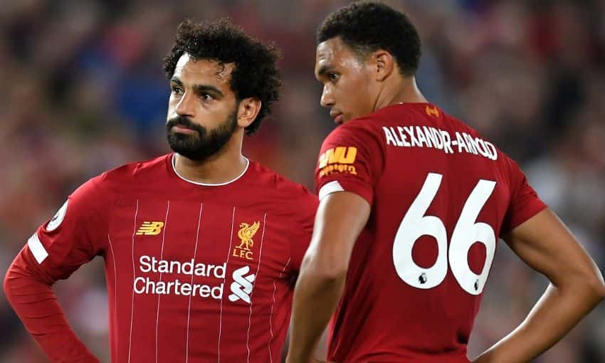 محمد صلاح در کنار ترنت الکساندر آرنولد با پیراهن لیورپول