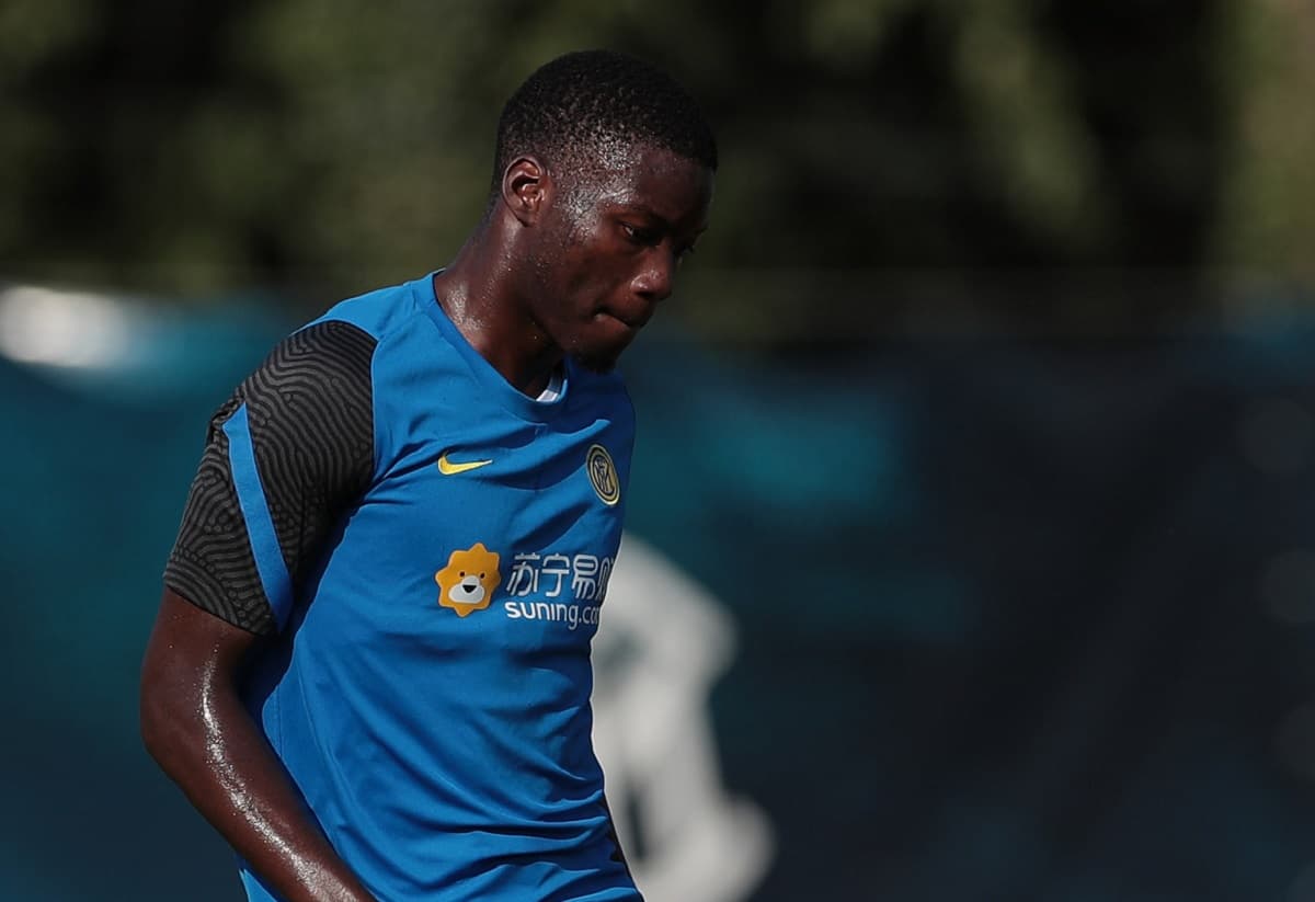 اینتر/هافبک فرانسوی/Inter/French midfielder