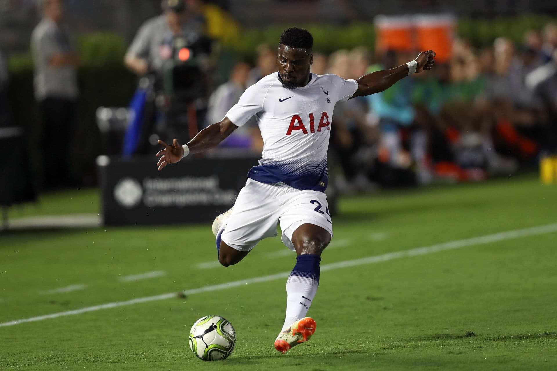 انگلستان/تاتنهام/مدافع راست ساحل عاجی/England/Tottenham/Ivorian right back
