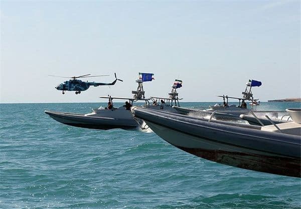 نیروی دریایی ایالات متحده، قایق های تندرو سپاه را تهدید کرد+ بیانیه