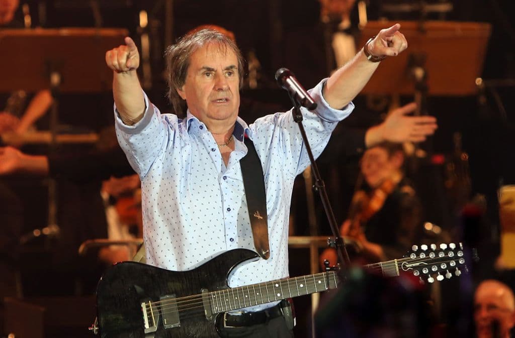 دانلود آهنگ زیبای Chris De Burgh - The Same Sun