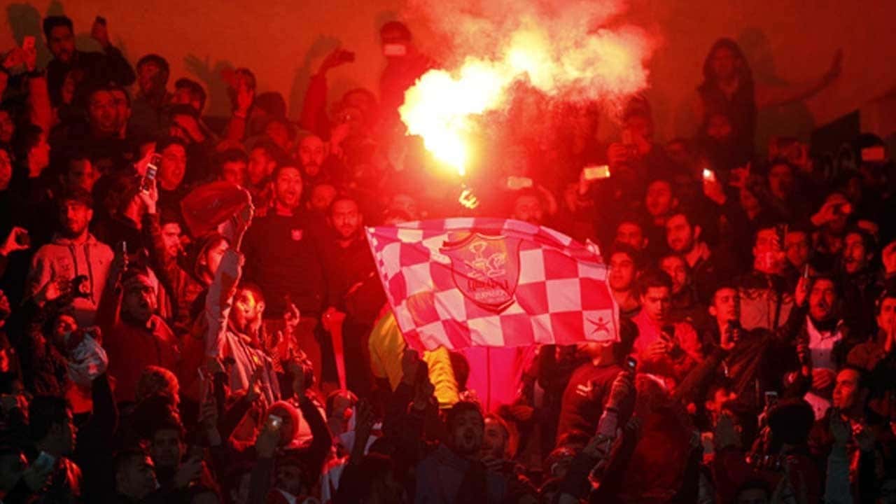 هواداران پرسپولیس مقابل مجلس تجمع کردند