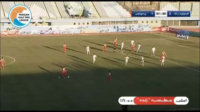 واکنش شجاعانه دروازه بان آلومینیوم مقابل ضربه محکم بازیکن پرسپولیس در موقعیت تک به تک / ویدیو