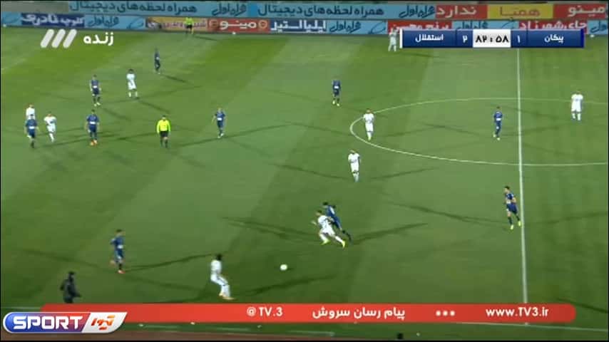 برخورد ضربه سر بابک مرادی به تیر دروازه پیکان (پیکان 1-2 استقلال)