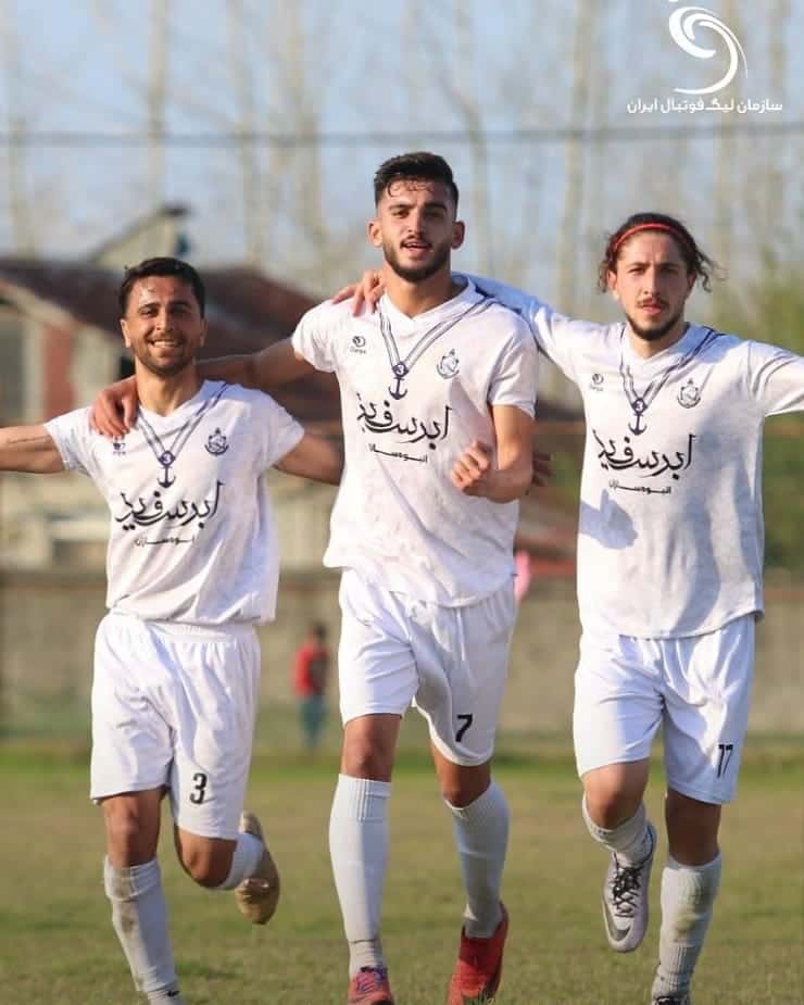قوی سپید ماشین سازی را گلباران کرد، جوانان سپاهان و تراکتور متوقف شدند