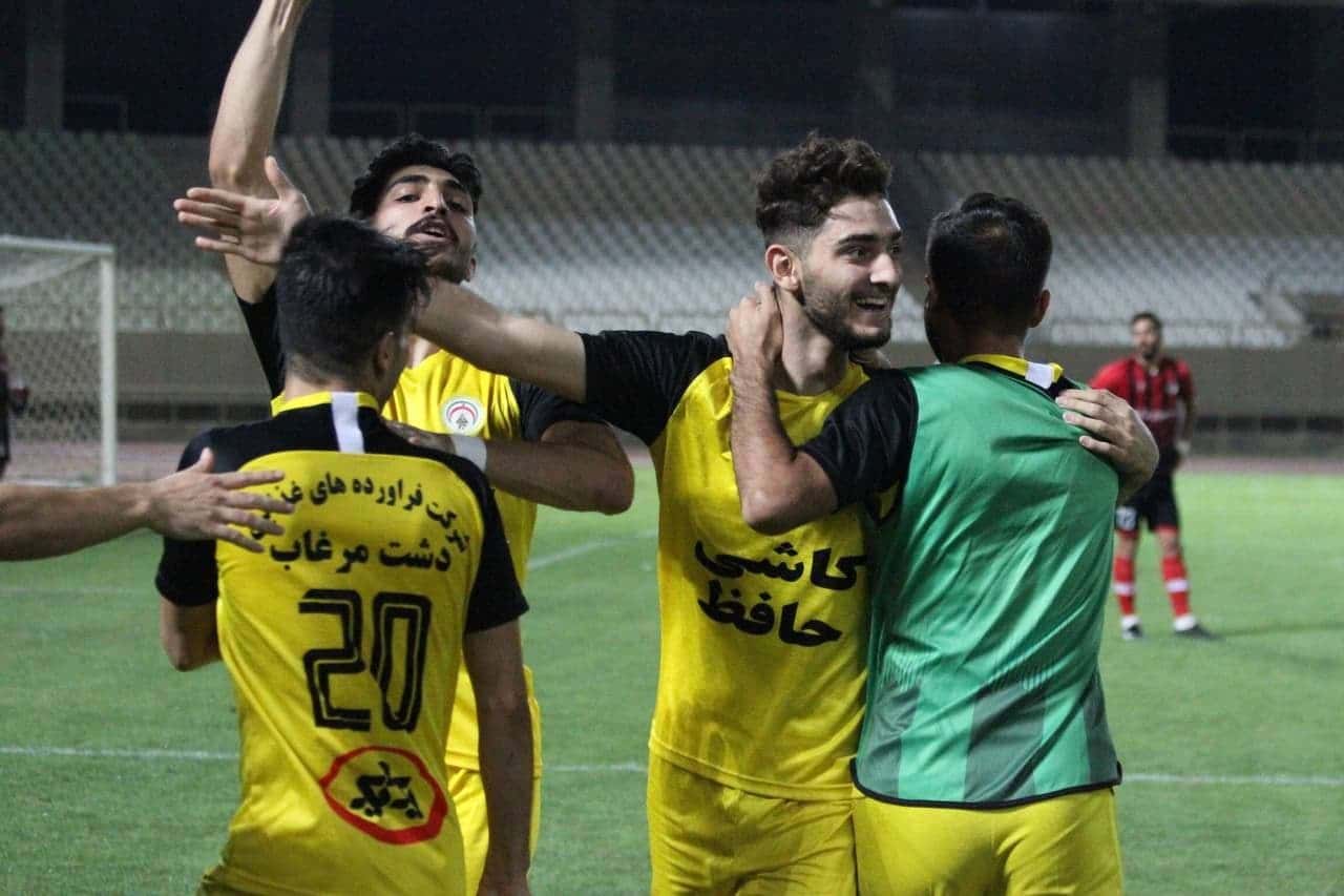 هوادار 1-2 فجر سپاسی / قطعی برق هم مانع صدرنشینی شیرازی ها نشد