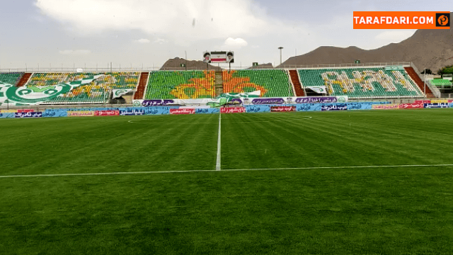 بارش باران در ورزشگاه فولاد شهر اصفهان پیش از دیدار ذوب آهن و پرسپولیس / فیلم