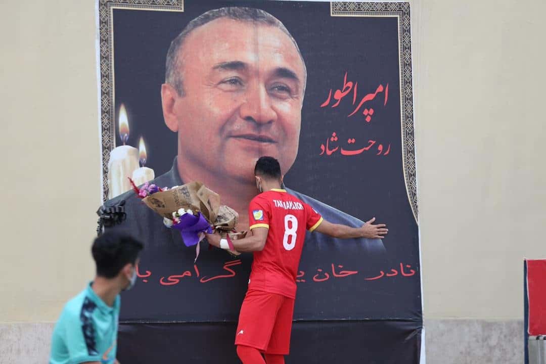 ادای احترام بازیکن مازندرانی فولاد به نادر دست نشان / عکس