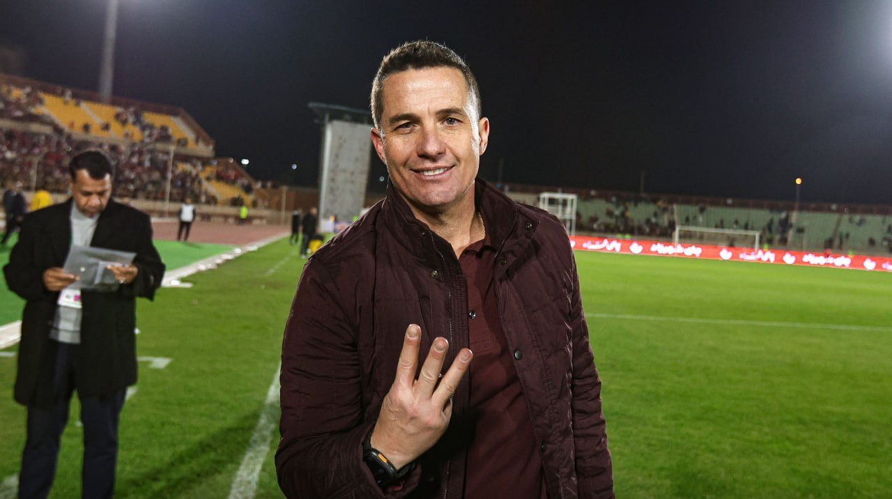 اوسمار ویرا اوسمار ویرا سرمربی پرسپولیس در دیدار مقابل شمس آذر قزوین