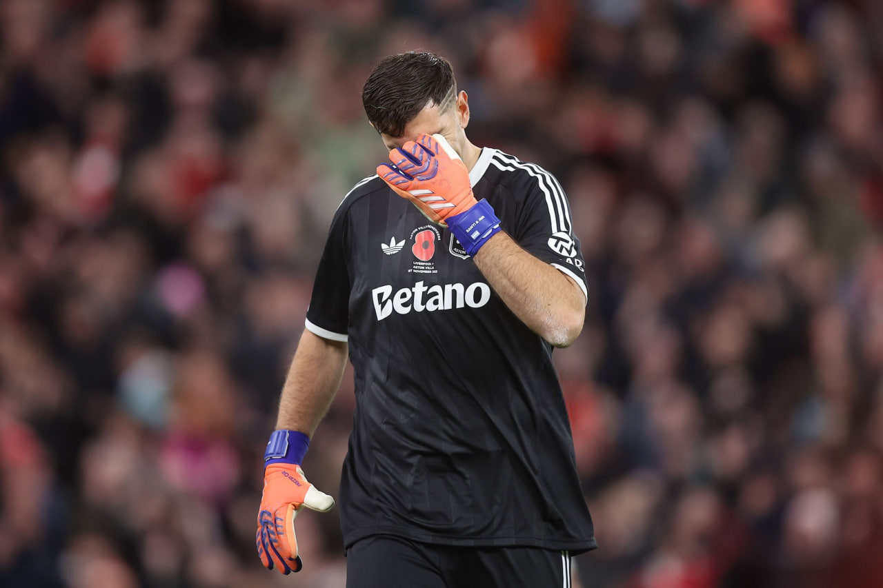 دروازه‌بان تیم ملی آرژانتین - بازیکن استون ویلا