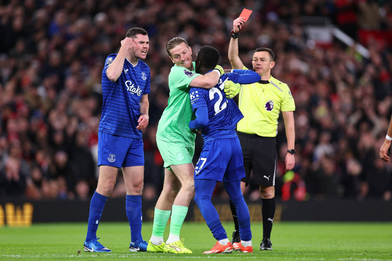 درگیری ادریسا گانه گیه و مایکل کین در بازی منچستریونایتد مقابل اورتون