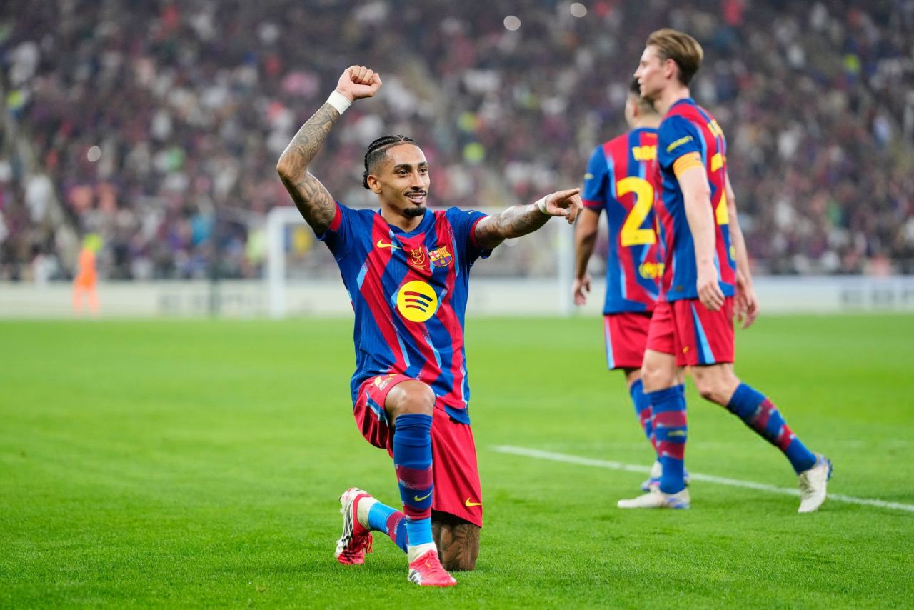 شادی گل بازیکنان بارسلونا در سوپرجام اسپانیا