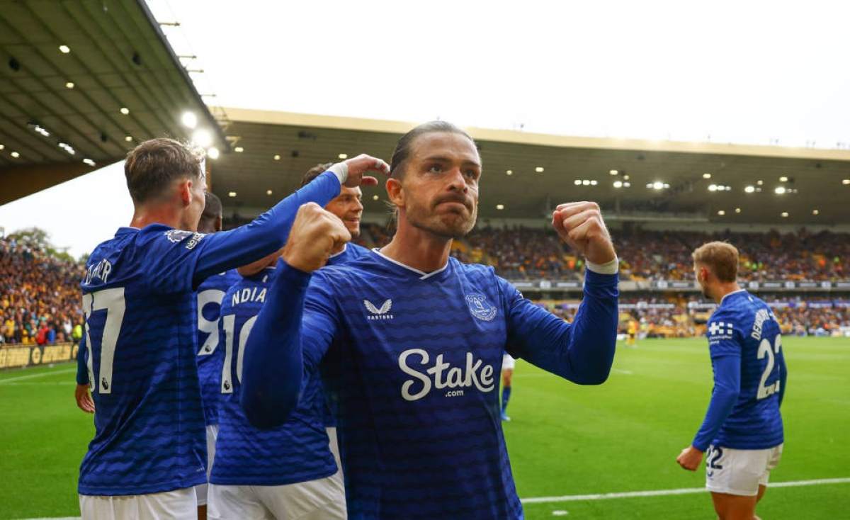 شادی گل بازیکنان اورتون مقابل وولورهمپتون در ورزشگاه مولینیو