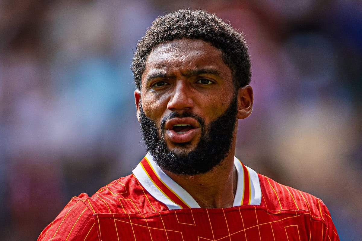 جو گومز در پیراهن لیورپول