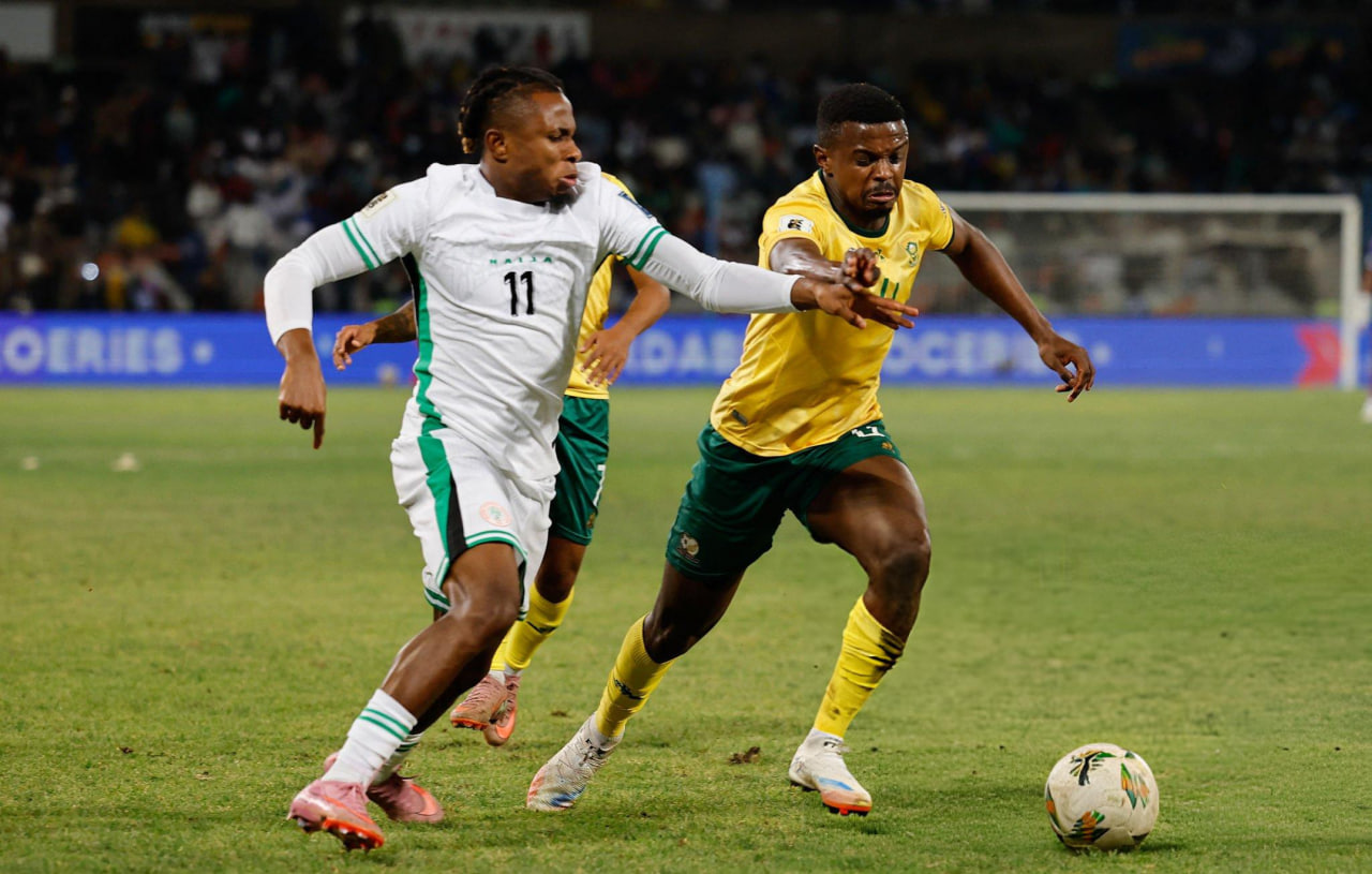 ساموئل چوکووئزه و بازیکن آفریقای جنوبی