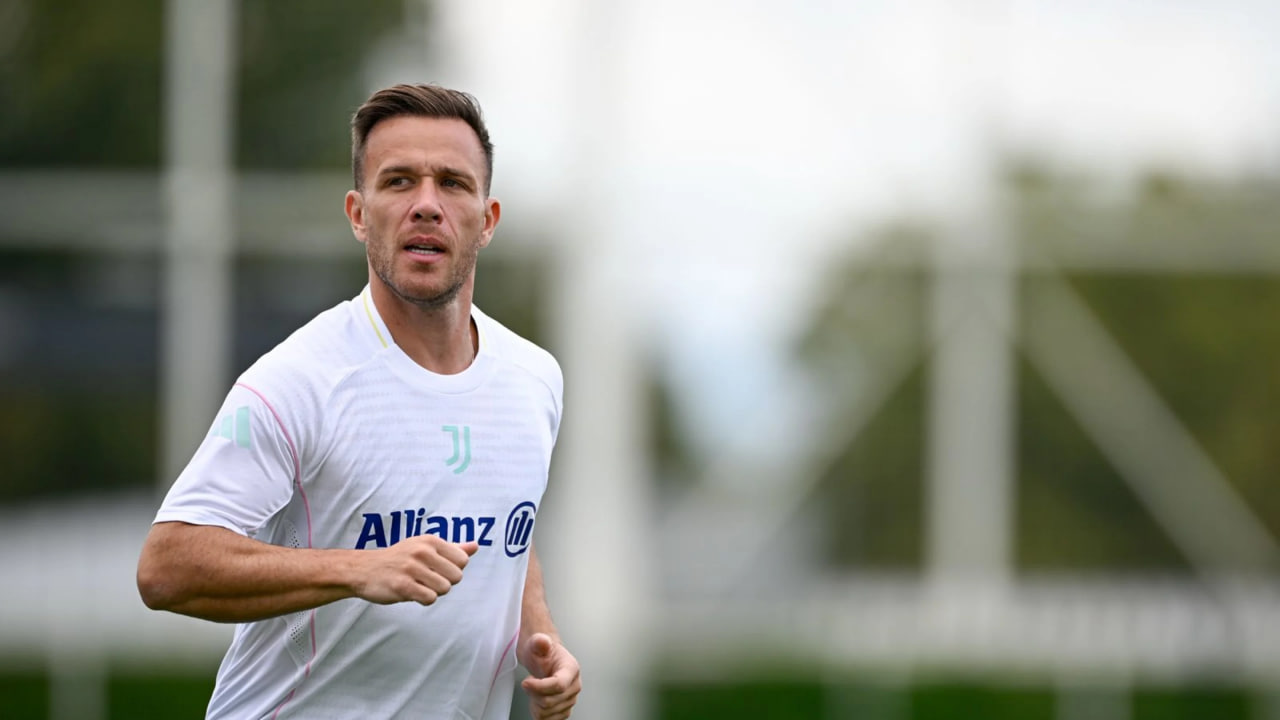 آرتور ملو هافبک برزیلی یوونتوس