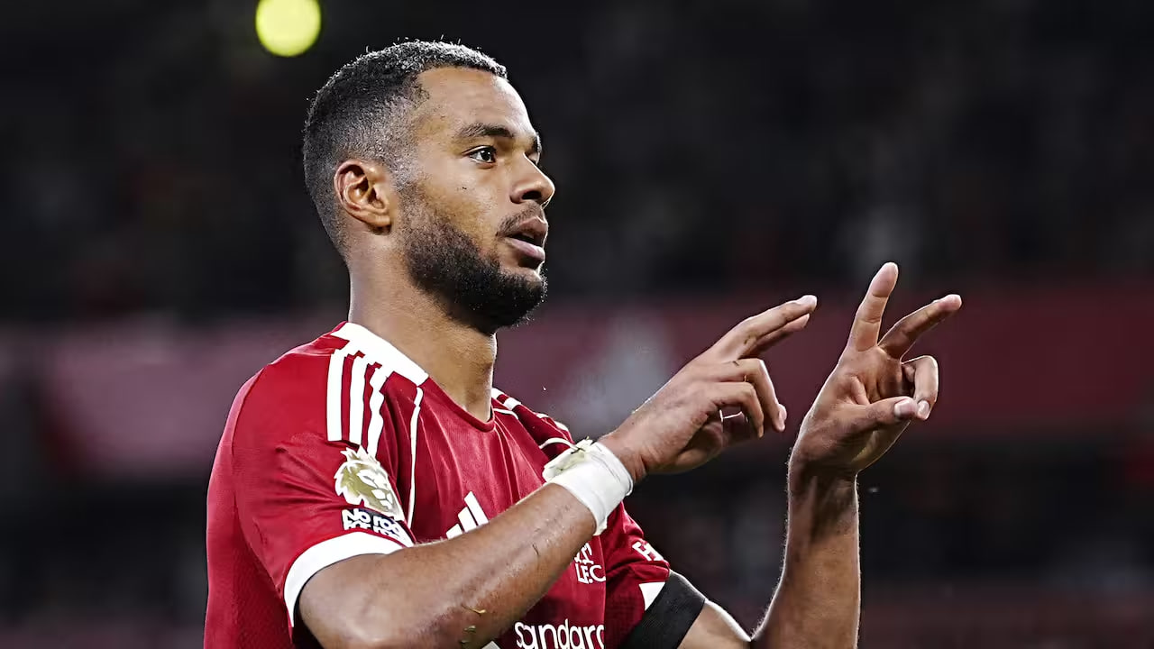 کودی خاکپو وینگر هلندی لیورپول پس از گلزنی به بورنموث