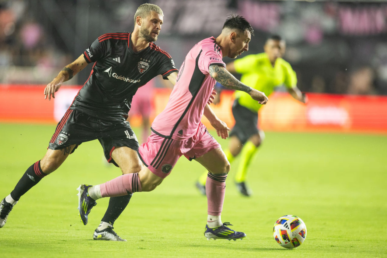 متئوش کلیخ و لیونل مسی در بازی دی‌سی یونایتد و اینتر میامی