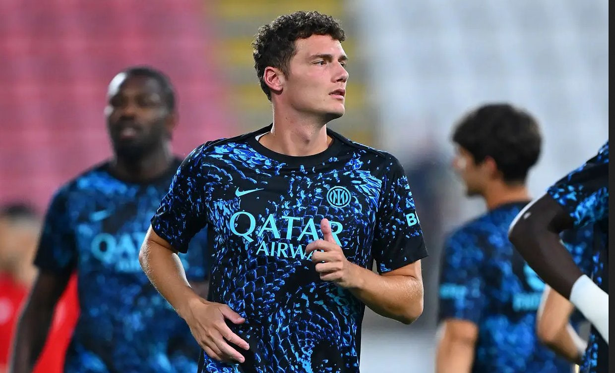 بنجامین پاوار مدافع فرانسوی اینتر در حال گرم کردن