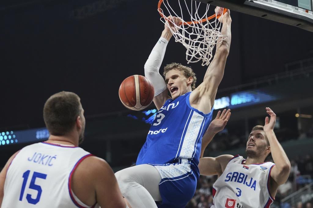 لاری مارکانن - ستاره تیم ملی بسکتبال فنلاند در یورو بسکت مقابل صربستان 