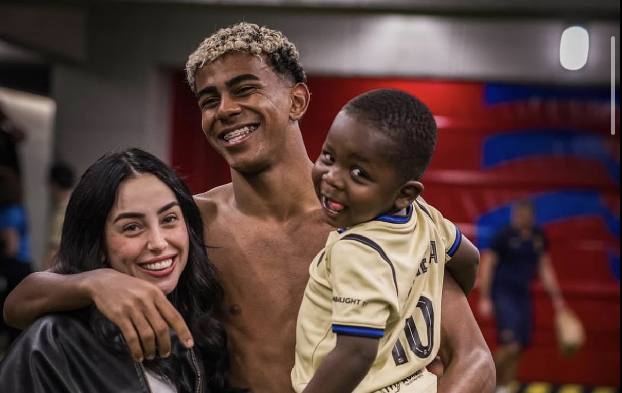 لامین یامال  و دوست دخترش نیکی نیکول - برادر لامین یامال 