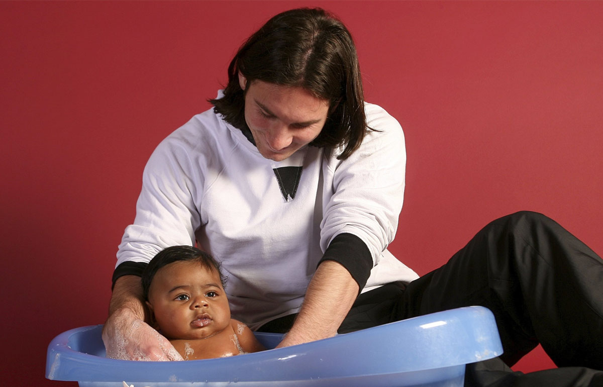 لامین یامال - لیونل مسی - حمام یامال توسط مسی