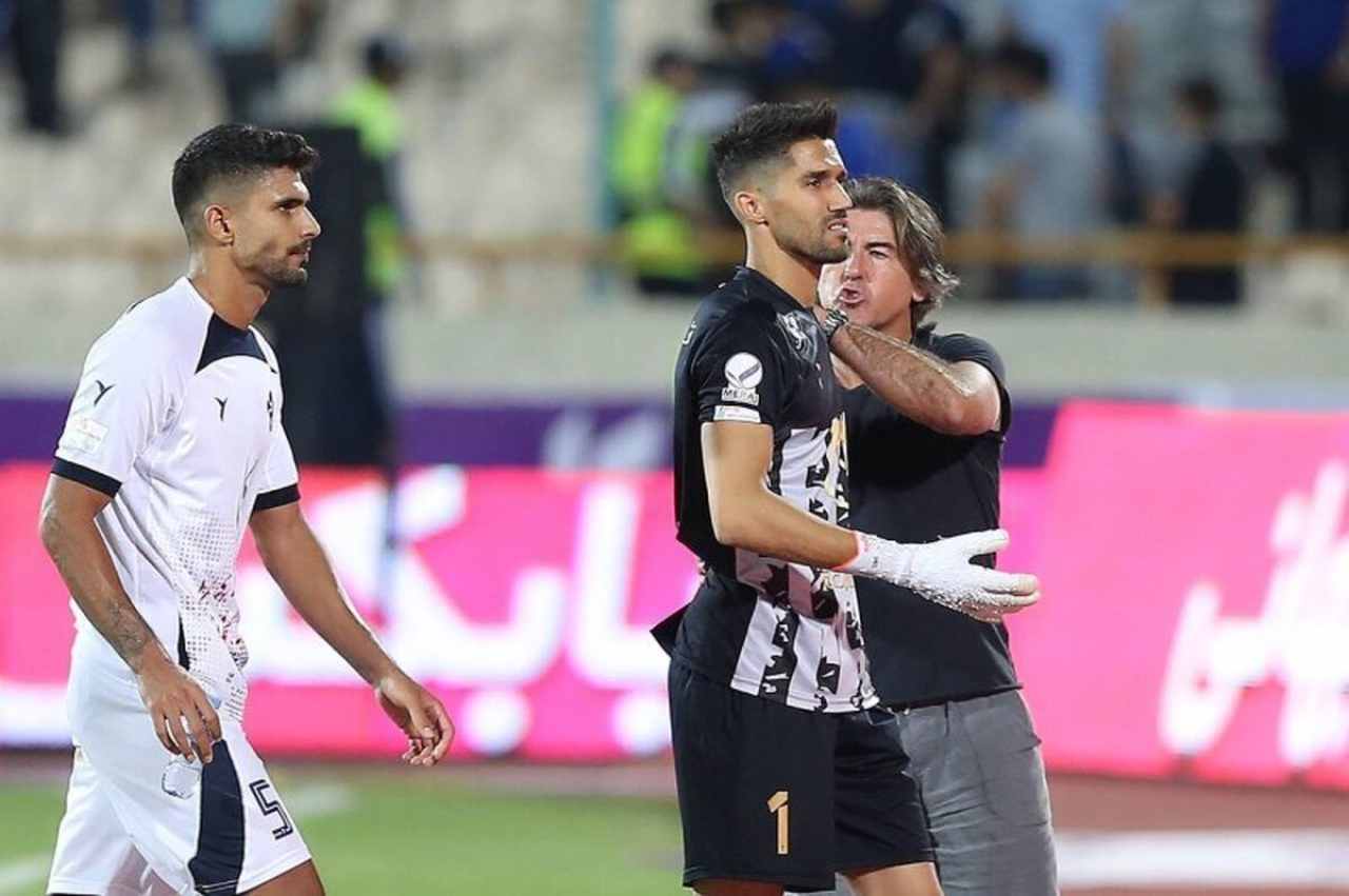 ساپینتو- سیدحسین حسینی- استقلال