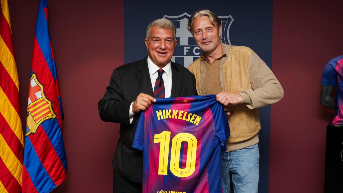 مدس میکلسن و خوان لاپورتا در حاشیه بازی بارسلونا و ختافه