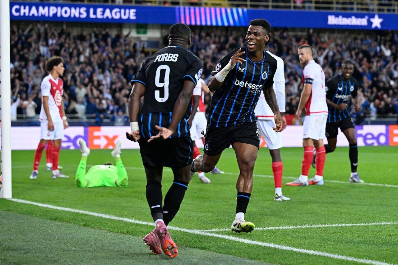 بازیکنان کلوب بروخه پس از گلزنی مقابل موناکو در لیگ قهرمانان اروپا