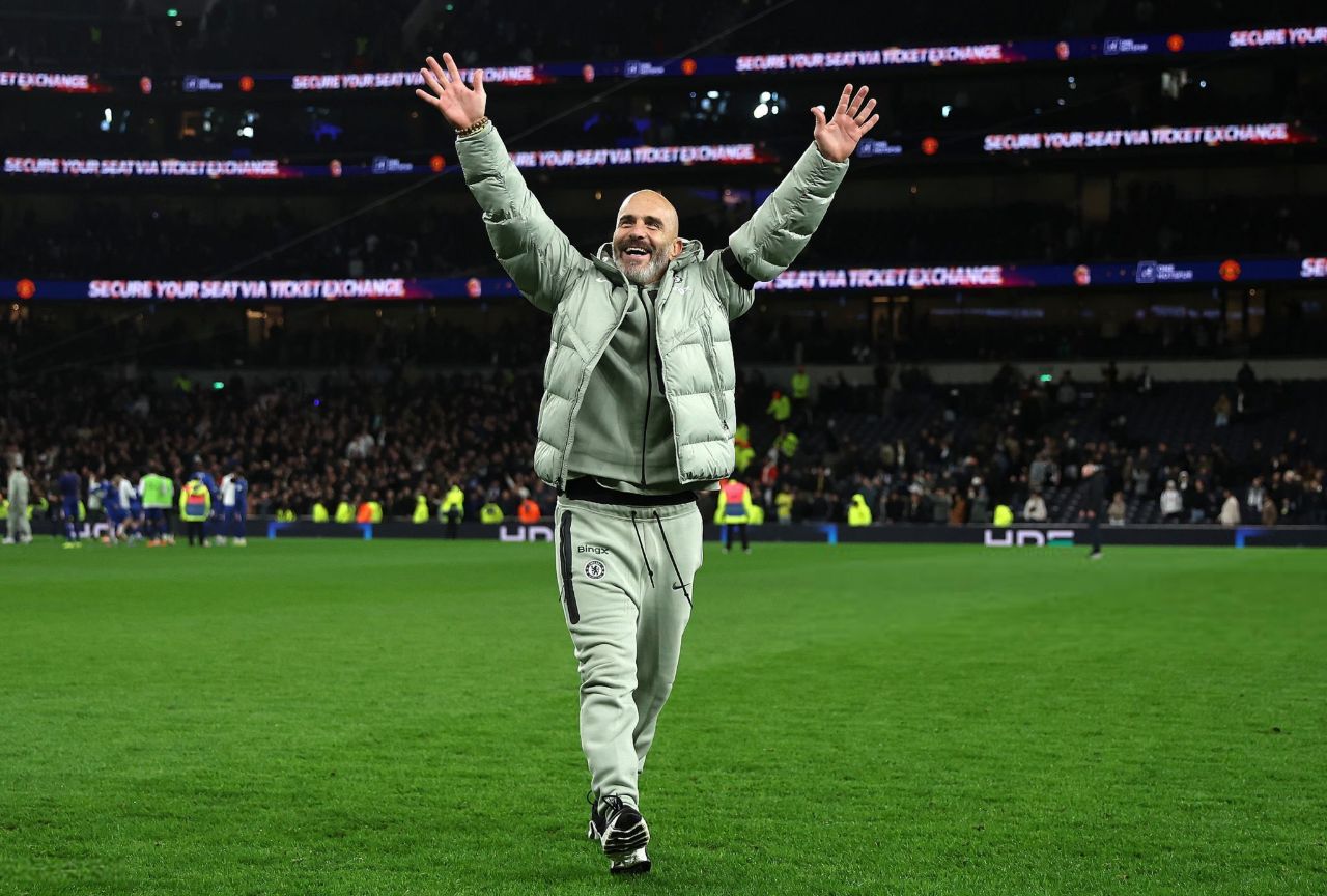 انزو مارسکا در جریان بازی چلسی مقابل تاتنهام در لیگ برتر انگلیس - سرمربی ایتالیایی چلسی