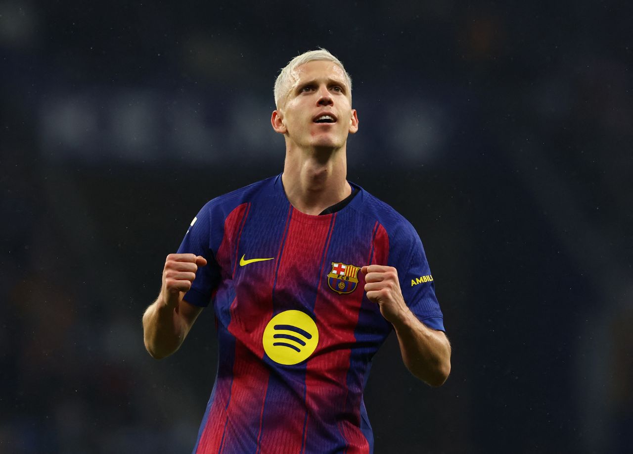 دنی اولمو پس از گلزنی مقابل اسپانیول در لالیگا - هافبک اسپانیایی بارسلونا