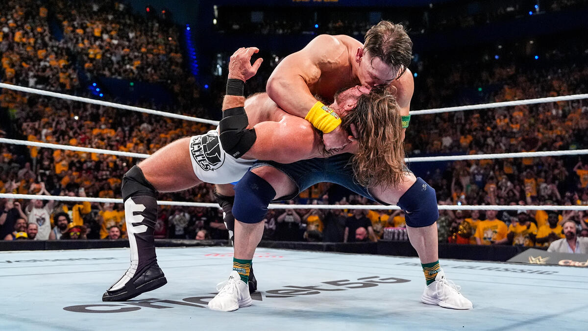 جان سینا و ای جی استایلز در کرون جول 2025 کشتی کج wwe