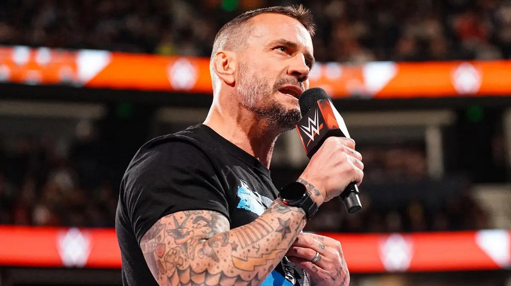 سی ام پانک؛ اسطوره کشتی کج و WWE در شوی ماندی نایت راو