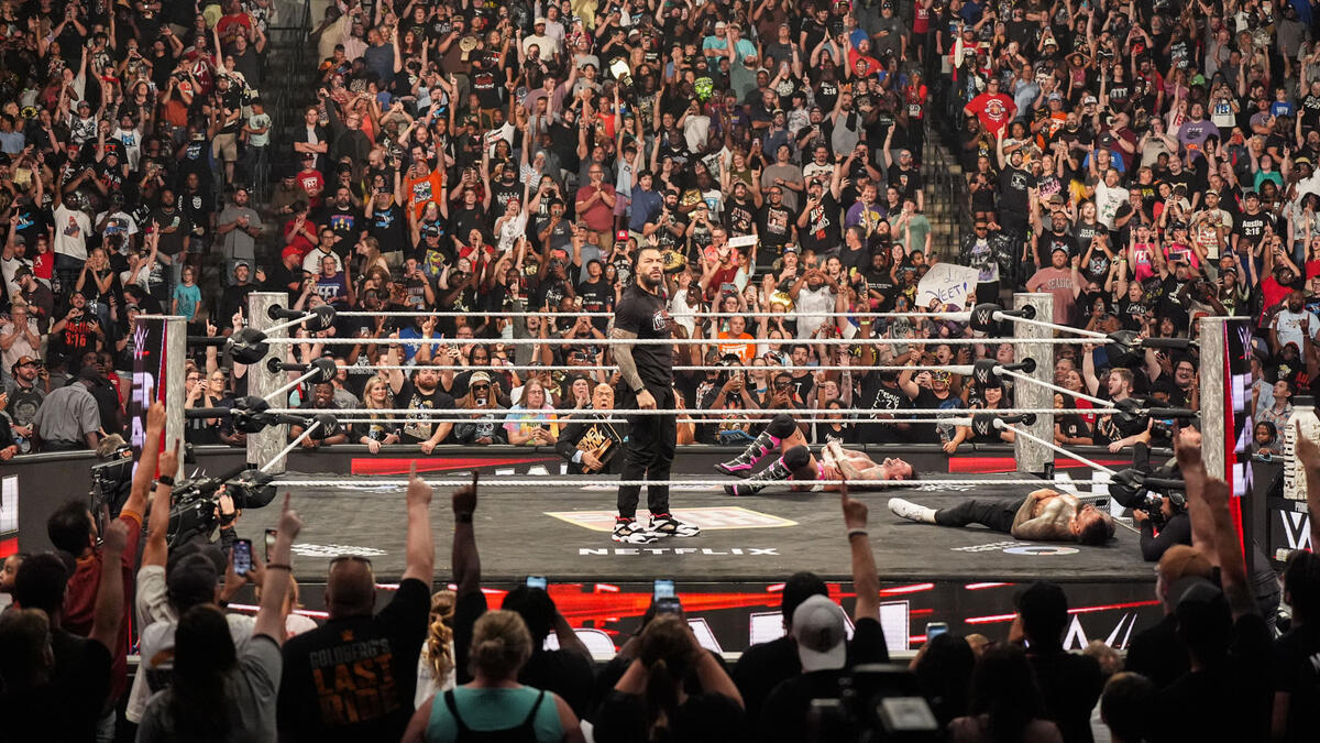 رومن رینز، ستاره کشتی کج و WWE در شوی راو