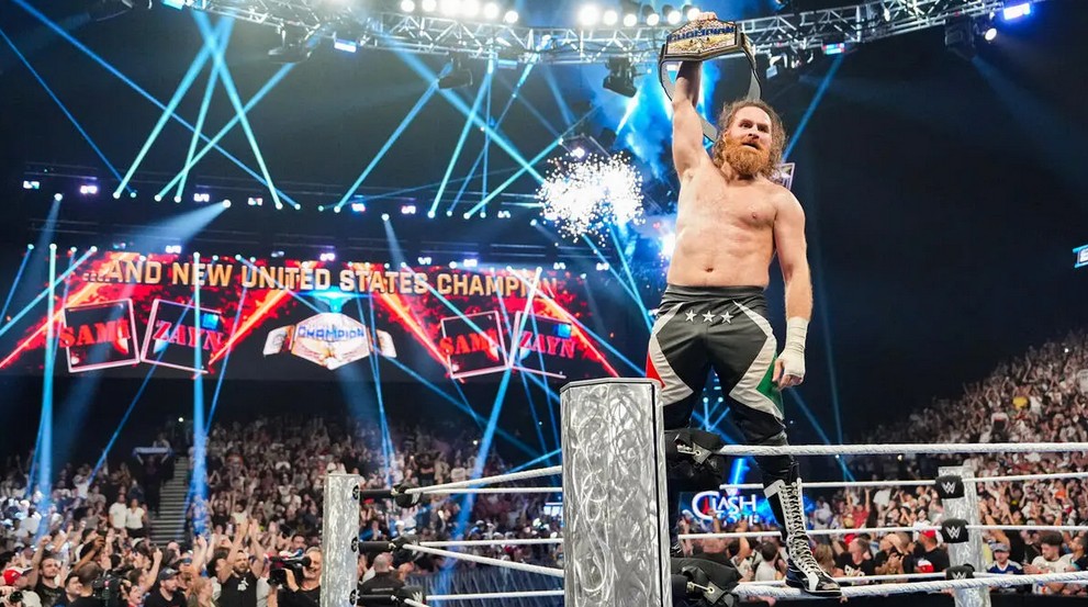 سمی زین، ستاره کشتی کج و WWE در شوی فرایدی نایت اسمکداون