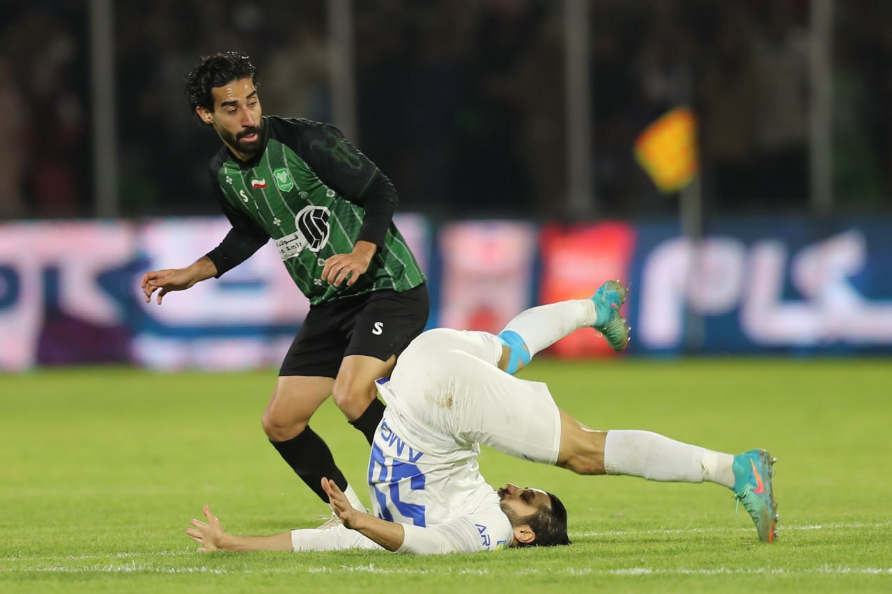 عکس از مصدومیت عارف غلامی در بازی استقلال و خیبر