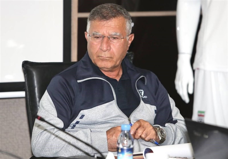 عکس از مجید جلالی مدیر آکادمی صنعت نفت آبادان