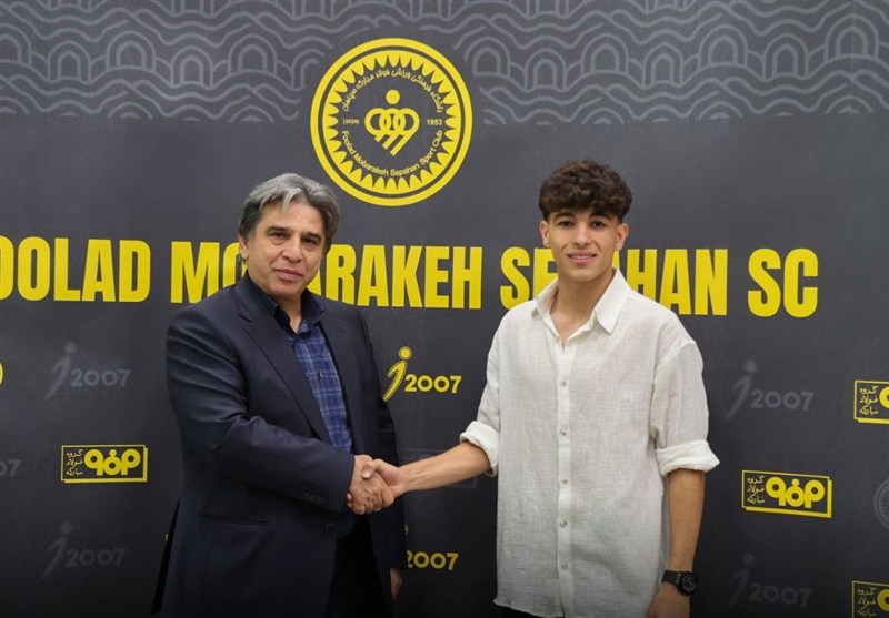 عکس از آریا شفیع دوست وینگر سپاهان تمدید