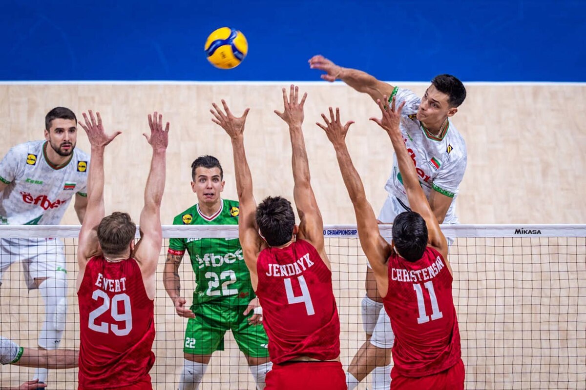 عکس از الکساندر نیکولوف دریافت‌کننده قدرتی تیم ملی بلغارستان