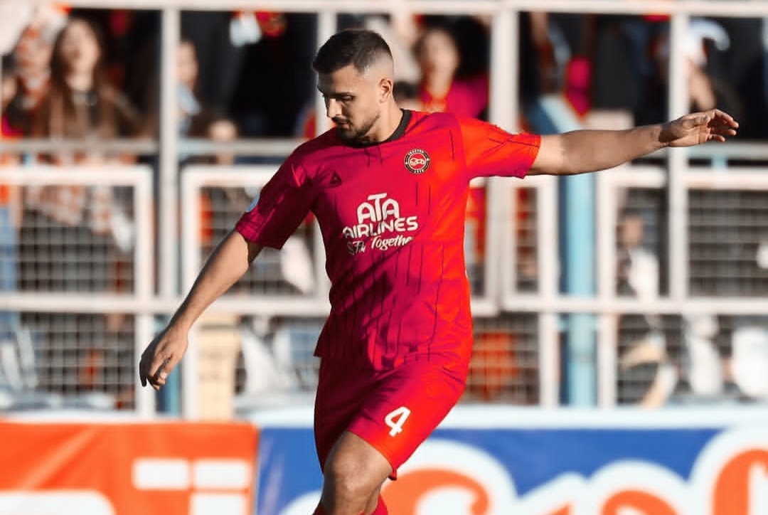 عکس از الکساندر سدلار مدافع تراکتور در بازی مقابل فجر سپاسی