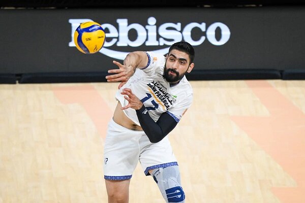 عکس از علی حاجی پور قطر پاسور تیم ملی ایران