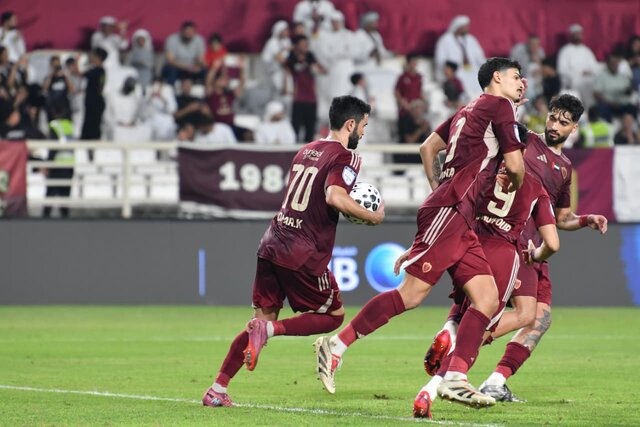 عکس از بازیکنان الوحده امارات پس از گل عمر خریبین به النصر