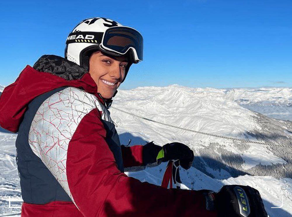 عکس از عاطفه احمدی زن اسکی باز ایران