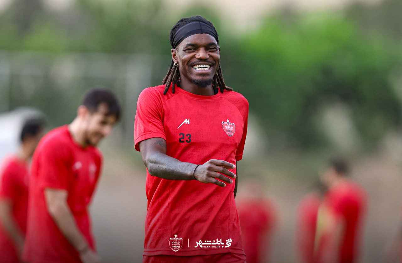 عکس از تیوی بیفوما وینگر پرسپولیس
