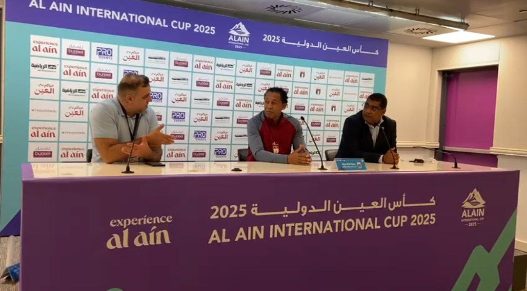 عکس از بوبیستا سرمربی تیم ملی کیپ ورد در کنفرانس بعد از بازی مقابل ایران